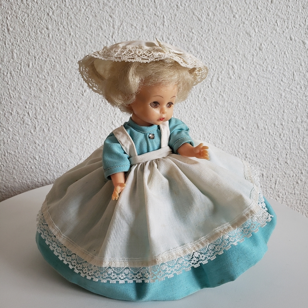 Madam Alexander? Sleeping Brown Eyes  Hard Plastic Blondie Doll